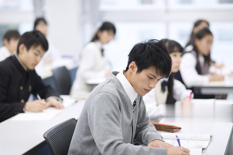 TOEIC700点レベルの大学と、それを達成するための方法